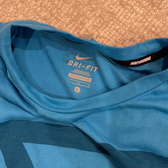 Nike dry fit running shirt size L - Picture 2 of 3